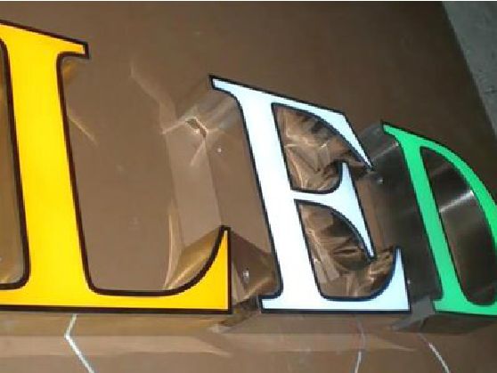 南丹介绍LED招牌的基础知识。