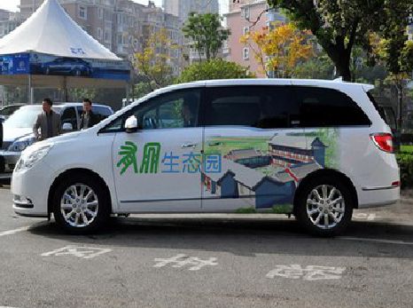 南丹户外车贴喷绘如何保持效果?